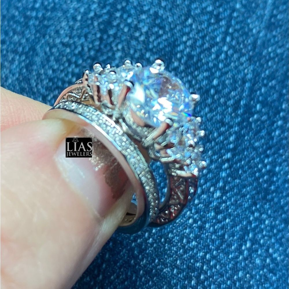 New 18k white gold wedding ring set